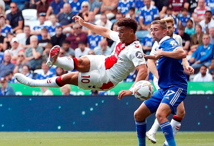 英超降级区对决：莱斯特城VS南安普顿的挣扎