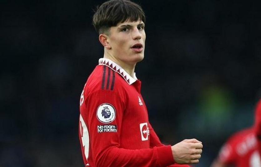 英超曼联加纳乔的抉择：红魔旧将的未来之路