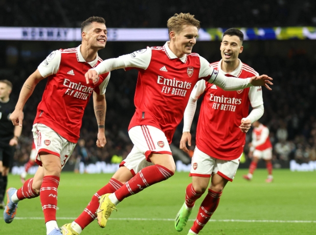 阿森纳转会动态：追逐埃贝雷奇·埃泽，补强阵容