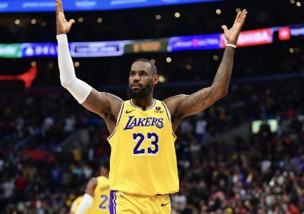 NBA勒布朗·詹姆斯的未来：退役还是继续征战？