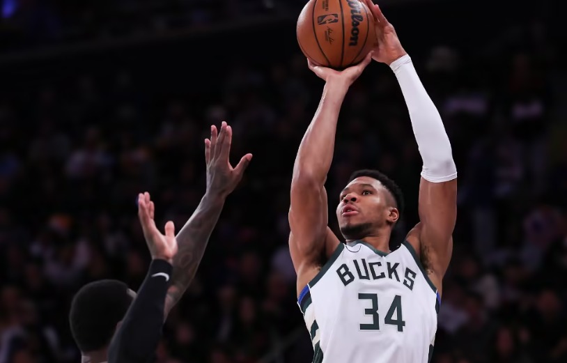 雄鹿121-111战胜尼克斯