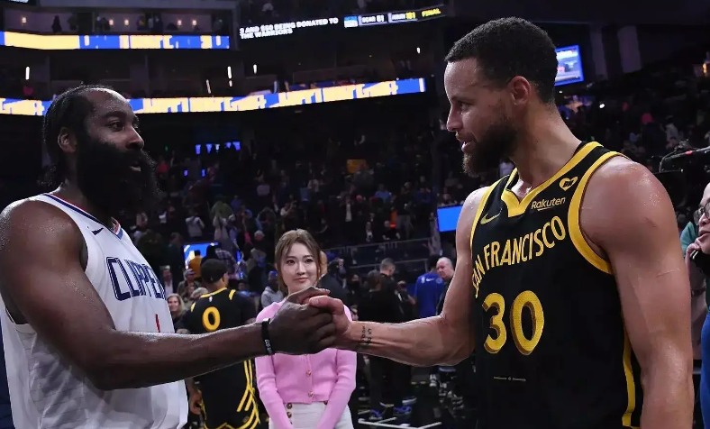 勇士98-79大胜快船