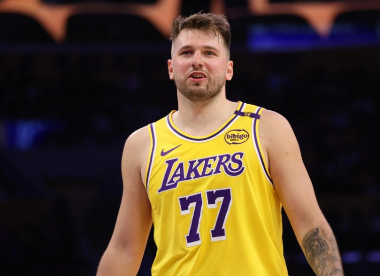 湖人130-120战胜热火队