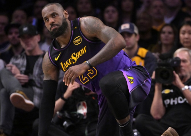 詹姆斯为何缺席湖人对阵雷霆比赛