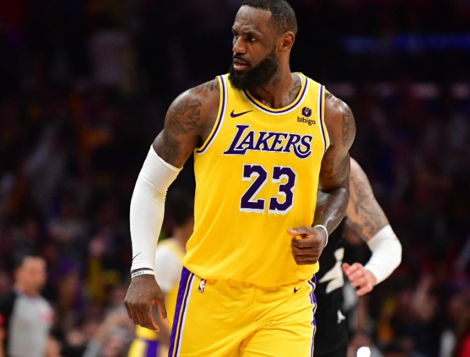 勒布朗·詹姆斯