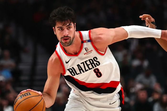 开拓者队的德尼·阿夫迪亚