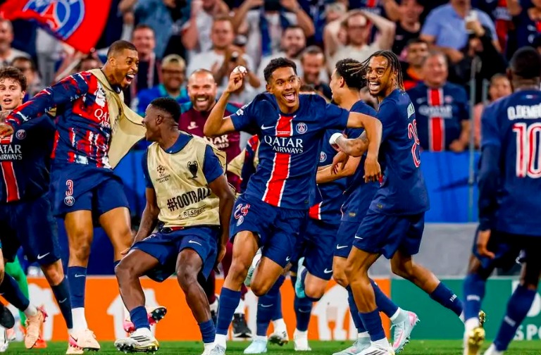 巴黎圣日耳曼 VS 巴黎足球俱乐部