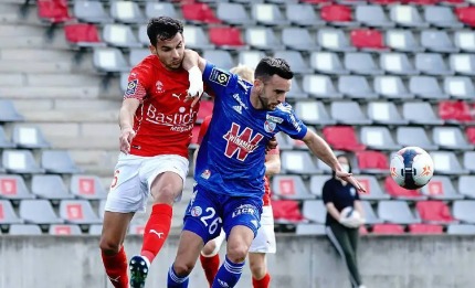 法甲战报：尼斯 1-1 斯特拉斯堡，埃利耶·瓦希的处子球