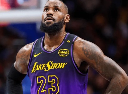 NBA勒布朗·詹姆斯：跨越时代的篮球传奇