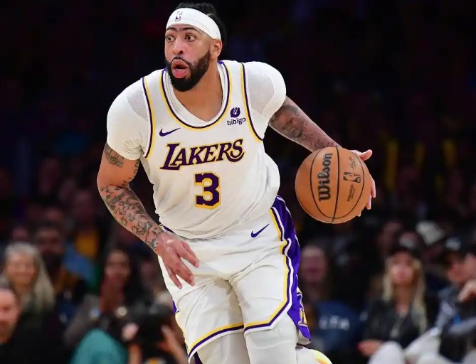 安东尼&middot;戴维斯交易评级