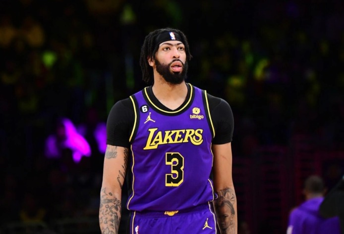 安东尼&middot;戴维斯交易评级