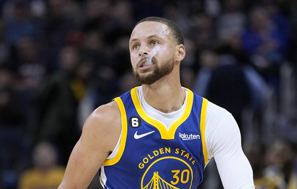 斯蒂芬·库里:引领NBA小球时代的三分传奇